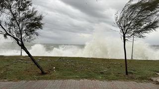 Şiddeti saatte 70 kilometreye kadar çıkacak! İstanbul Valiliği'nden kuvvetli rüzgar uyarısı