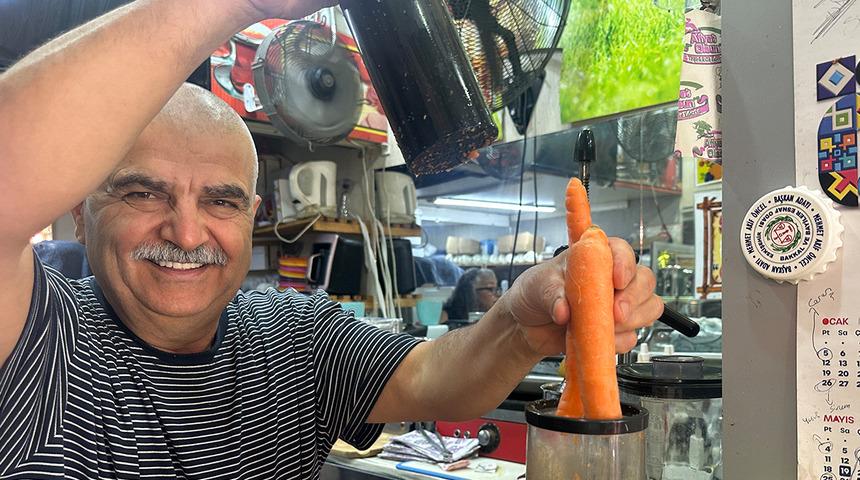 M&uuml;şterinin g&ouml;z&uuml; &ouml;n&uuml;nde hazırlanıyor! Talep giderek b&uuml;y&uuml;yor: Bardağı 100 TL
