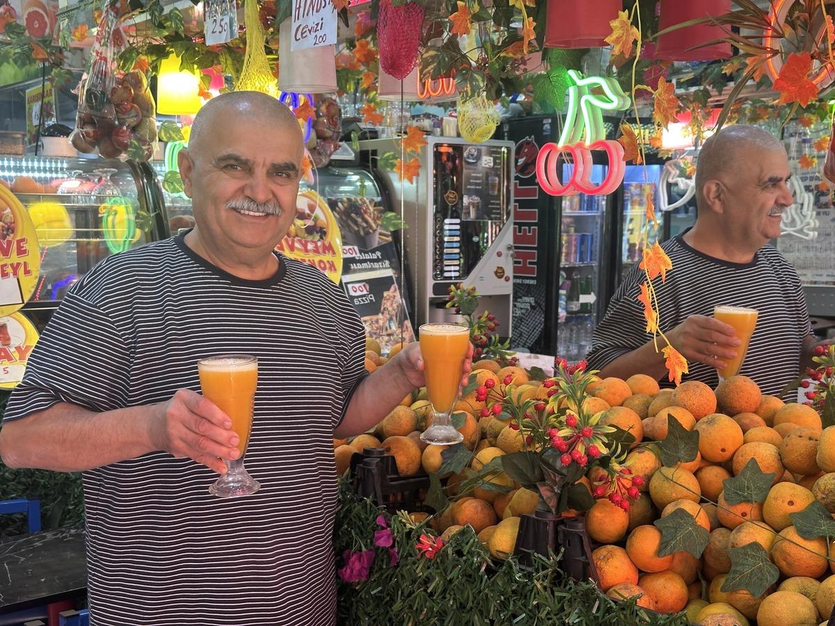 Müşterinin gözü önünde hazırlanıyor! Talep giderek büyüyor: Bardağı 100 TL 1