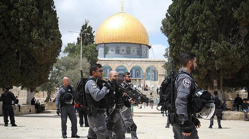 İsrail'den büyük skandal! 100'ün üzerinde fanatik Yahudi ile Mescid-i Aksa'yı bastılar!