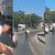 Yer: İzmir! Deste deste paralar yola sa&ccedil;ıldı, trafik tamamen durdu