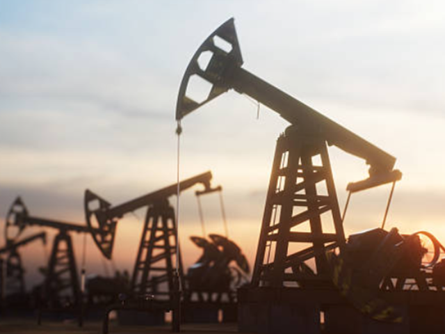 Brent petrol&uuml;n varili 83,10 dolardan işlem g&ouml;r&uuml;yor