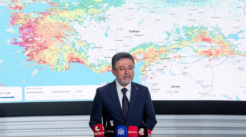 Bakan Yumaklı: "163 yangın kontrol altına alındı, 5 ilde devam eden 6 yangına m&uuml;dahale s&uuml;r&uuml;yor"