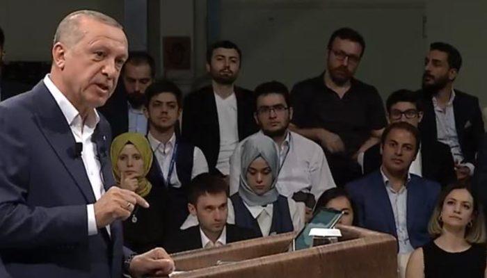 Cumhurbaşkanı Erdoğan canlı yayında gençlerin sorularını yanıtladı