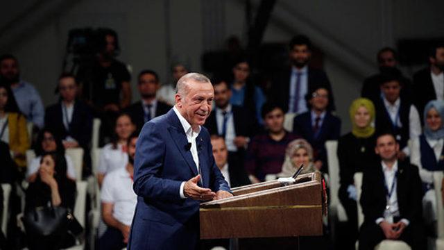 Cumhurbaşkanı Erdoğan'a 'Ronaldo mu, Messi mi' sorusu
