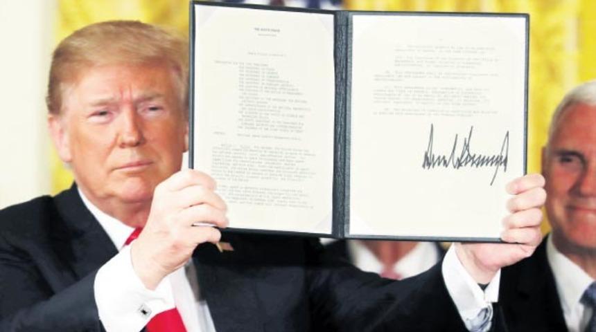 Trump kameraların karşısına geçti, imzayı attı! ABD 'Uzay Kuvvetleri' kuracak