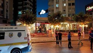 Kebap&ccedil;ıya kurşun yağdırdılar: Yemek yiyen 4 kişi yaralandı
