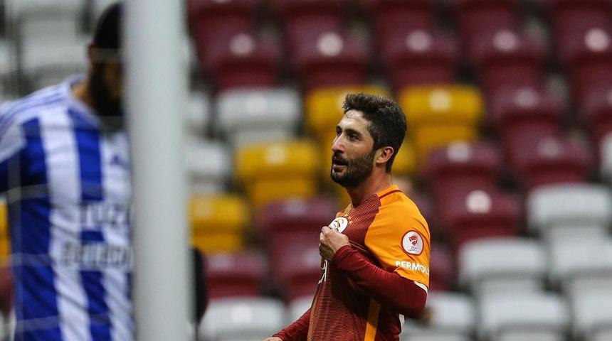 Sabri Sarıoğlu futbolu Galatasaray'da bırakmak istiyor!