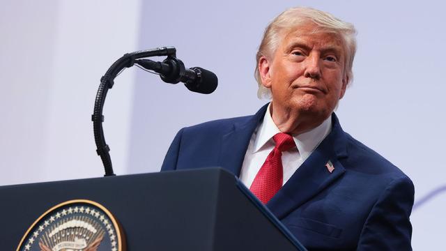 Trump, göçmen kamyon şoförlerinin yerine gazilerin istihdamını kolaylaştıran düzenlemeyi duyurdu