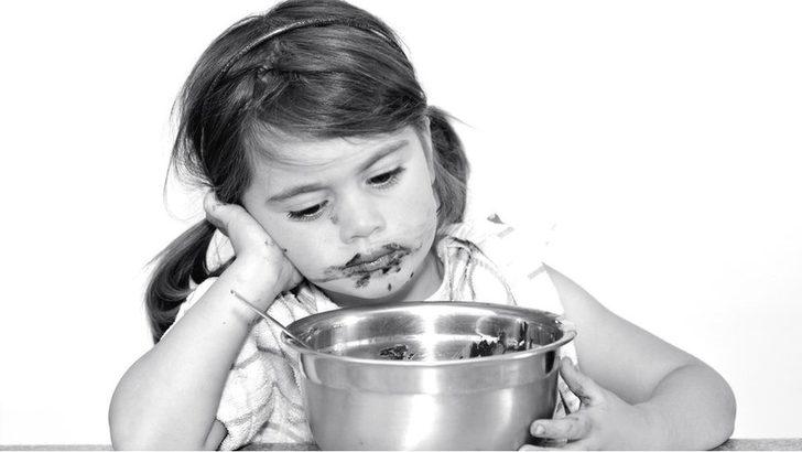 Araştırma: Çocuğunuza sakinleşmesi için verdiğiniz yiyecekler yeme bozukluğuna yol açabilir
