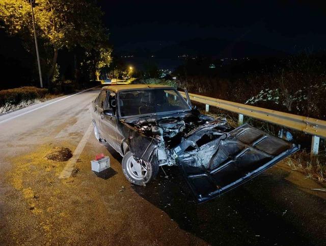 Kontrolden &ccedil;ıkan ara&ccedil; ref&uuml;je &ccedil;arptı: S&uuml;r&uuml;c&uuml; yaralandı 1