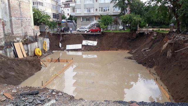 İstanbul'da yağmur su baskınlarına neden oldu