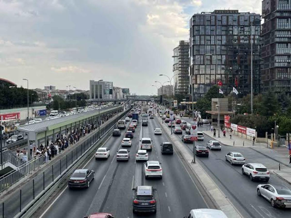 İstanbul da bazı yollar trafiğe kapatılacak: &Ouml;ğlen saatine dikkat! 1
