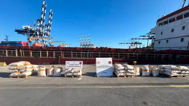 Ambarlı Limanı'nda milyarlık operasyon! Çin bayraklı gemiden tonlarca uyuşturucu çıktı