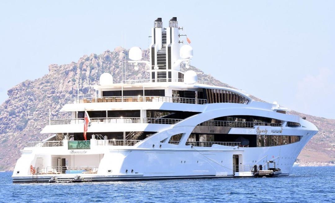 Kazak milyarder ultra l&uuml;ks motoryatıyla Bodrum'da