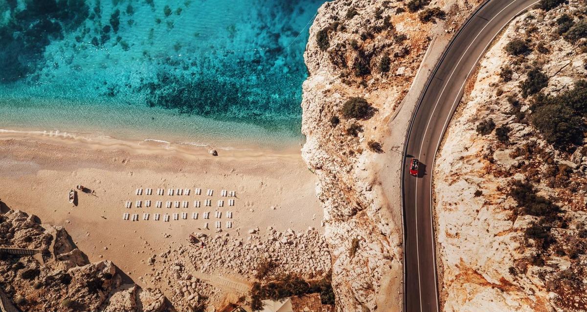 Bakan Ersoy ilk 6 aylık turizm verilerini a&ccedil;ıkladı: Savaşın g&ouml;lgesinde turizmden 25,7 milyar dolar 1