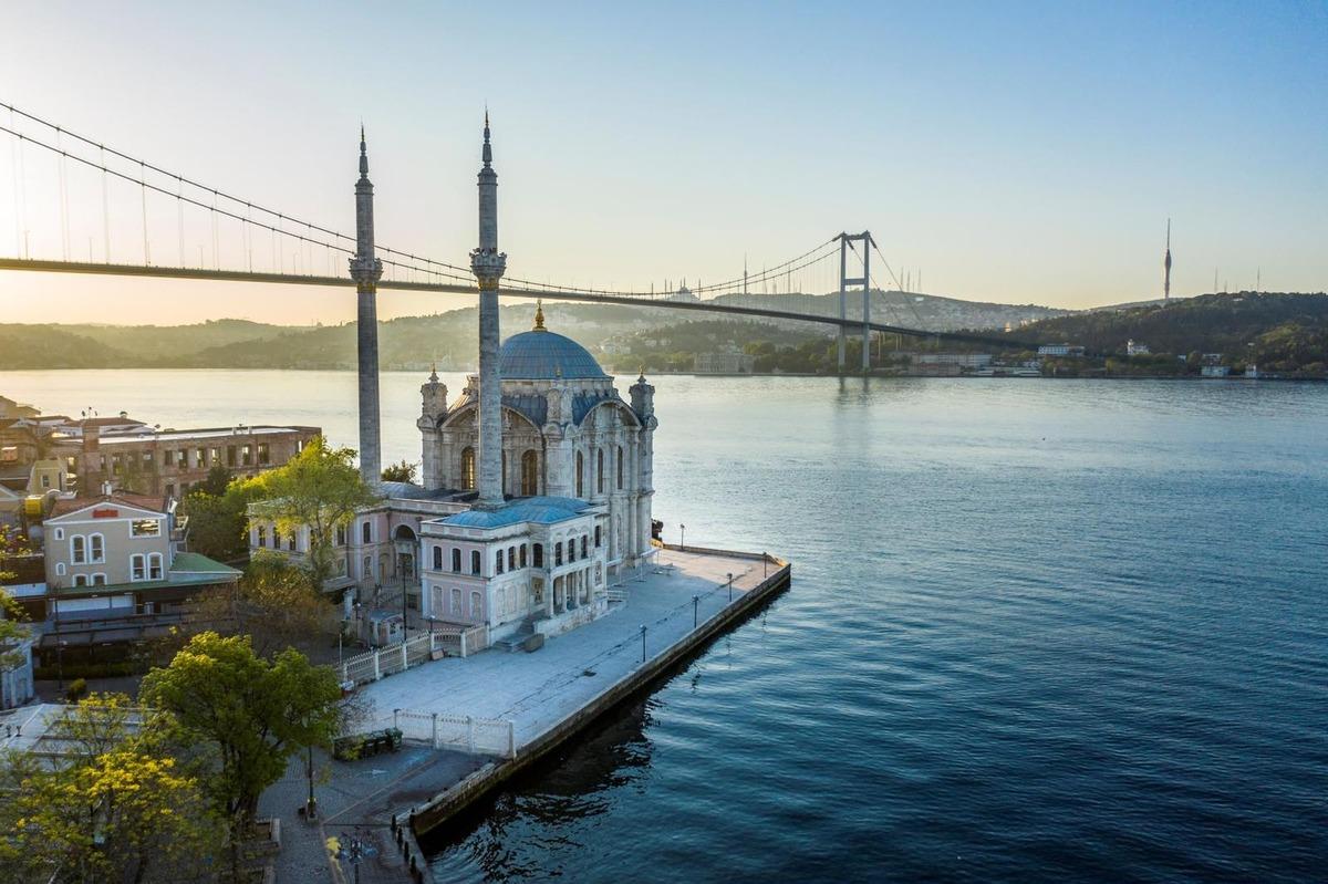 Bakan Ersoy ilk 6 aylık turizm verilerini a&ccedil;ıkladı: Savaşın g&ouml;lgesinde turizmden 25,7 milyar dolar 14