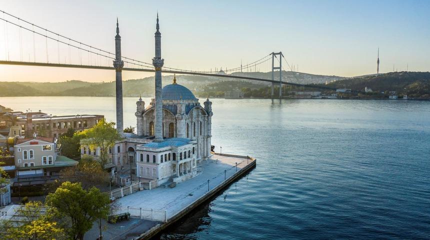 İngiltere'den T&uuml;rkiye'ye prestijli turizm &ouml;d&uuml;l&uuml;! Bakan Ersoy: "Bu &ouml;d&uuml;l attığımız adımların başarısını g&ouml;steriyor"