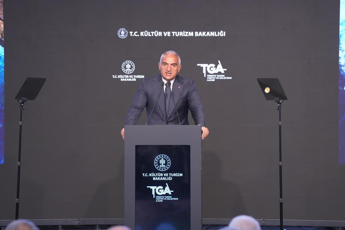 Bakan Ersoy ilk 6 aylık turizm verilerini a&ccedil;ıkladı: Savaşın g&ouml;lgesinde turizmden 25,7 milyar dolar 13