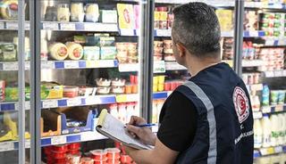 Et &uuml;r&uuml;nlerinde sakatat, sal&ccedil;ada gıda boyası... Bakanlık yeni taklit ve tağşiş listesini a&ccedil;ıkladı