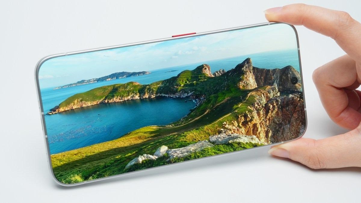 Bir hayal gerçek mi oluyor? Tecno, çerçevesiz telefon konseptini duyurdu! 1