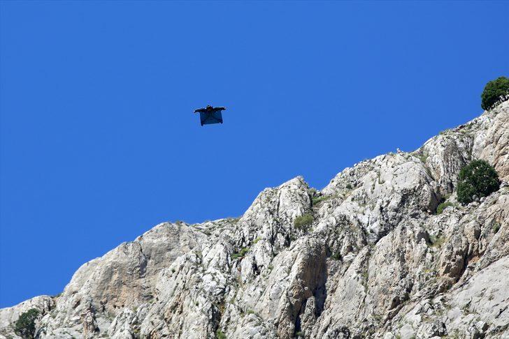 'Yarasa kanatlar' 200 kilometre hızla atladı G4