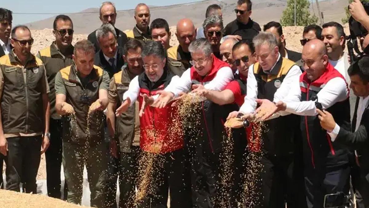  Bakan Yumaklı: Tarımsal hasılat 83,2 milyar dolar ile tarihinin en y&uuml;ksek rakamına &ccedil;ıktı 2
