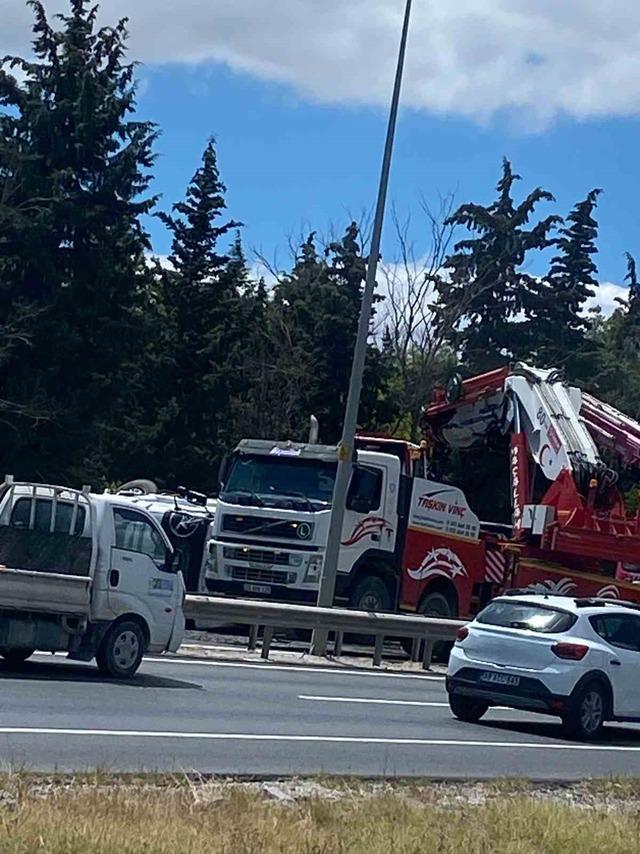 Kırklareli girişinde tır devrildi 1