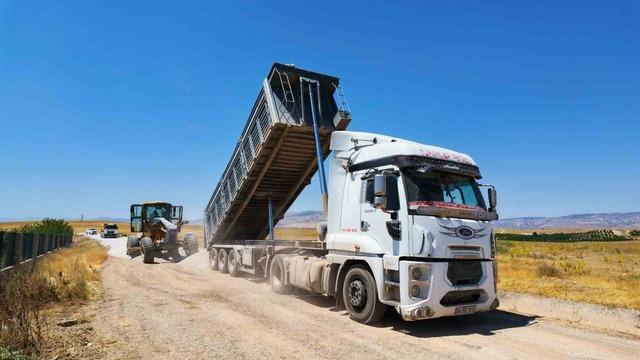 İki &ouml;nemli yol aksında &ccedil;alışmalar eş zamanlı s&uuml;r&uuml;yor 2