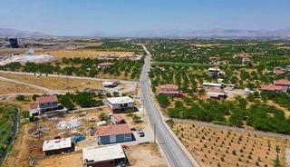 İki &ouml;nemli yol aksında &ccedil;alışmalar eş zamanlı s&uuml;r&uuml;yor