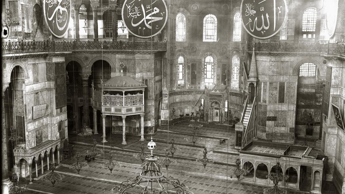 O eser g&ouml;n&uuml;lleri &ldquo;M&Uuml;H&Uuml;R&rdquo;ledi! Ayasofya Yankısı! 2
