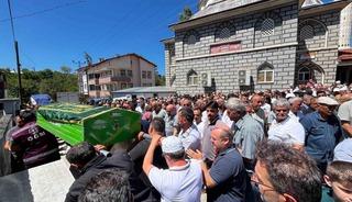 Kazada &ouml;len tır s&uuml;r&uuml;c&uuml;s&uuml; toprağa verildi