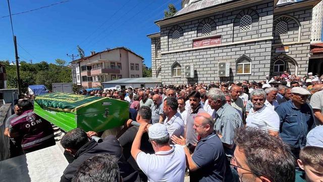 Kazada ölen tır sürücüsü toprağa verildi