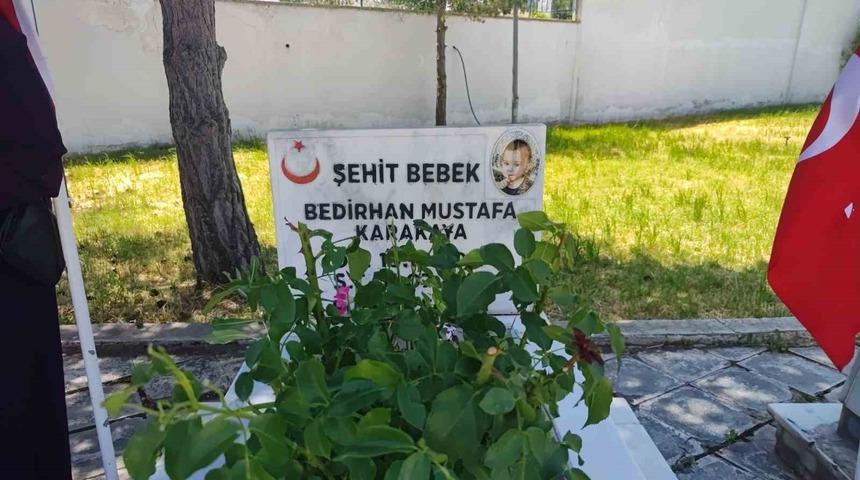 PKK&rsquo;nın şehit ettiği 11 aylık Bedirhan bebek ve annesi unutulmadı