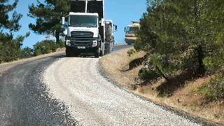 Lapseki’de köy yolları asfalt çalışmaları devam ediyor