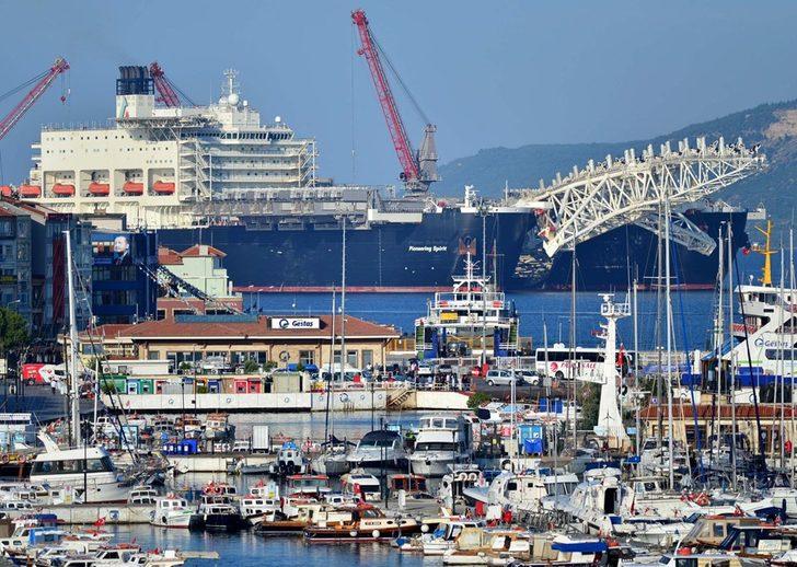 Dünyanın en büyük inşaat gemisi Çanakkale Boğazı'ndan geçti  G2