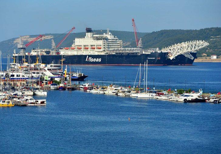 Dünyanın en büyük inşaat gemisi Çanakkale Boğazı'ndan geçti  G5