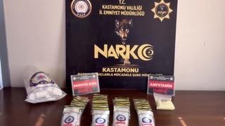 Kastamonu’da bin 699 adet sentetik ecza hapı ile 387 gram amfetamin ele geçirildi