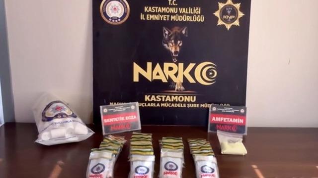 Kastamonu’da bin 699 adet sentetik ecza hapı ile 387 gram amfetamin ele geçirildi