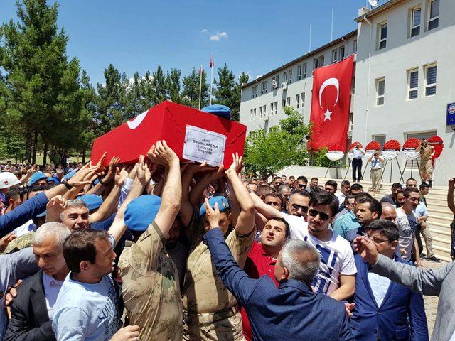 Siirt'te askeri araca EYP'li saldırı: 1 şehit, 2 yaralı (3)