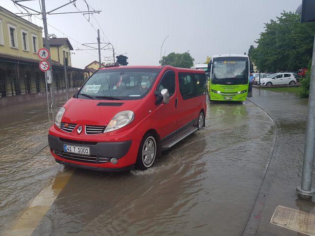 Kocaeli'de sağanak hayatı olumsuz etkiledi