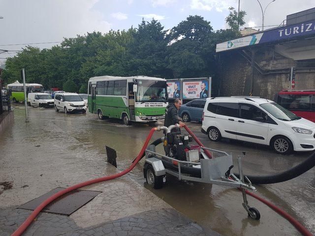 Kocaeli'de sağanak hayatı olumsuz etkiledi