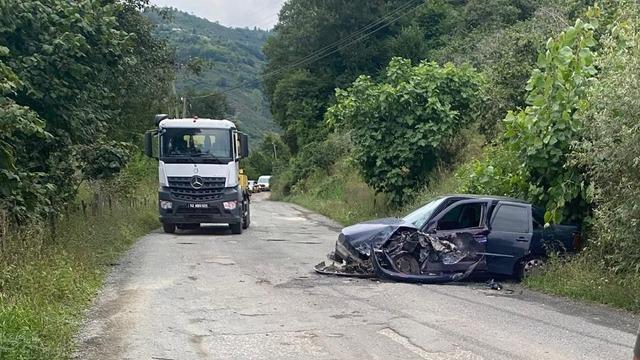 Ordu'da çakıl yüklü kamyon ile otomobil çarpıştı: 2 yaralı