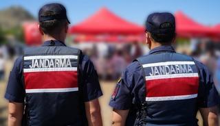 Jandarmadan d&uuml;ğ&uuml;n magandalarına anında m&uuml;dahale: 2 g&ouml;zaltı