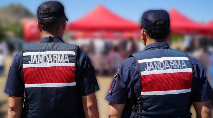 Jandarmadan d&uuml;ğ&uuml;n magandalarına anında m&uuml;dahale: 2 g&ouml;zaltı