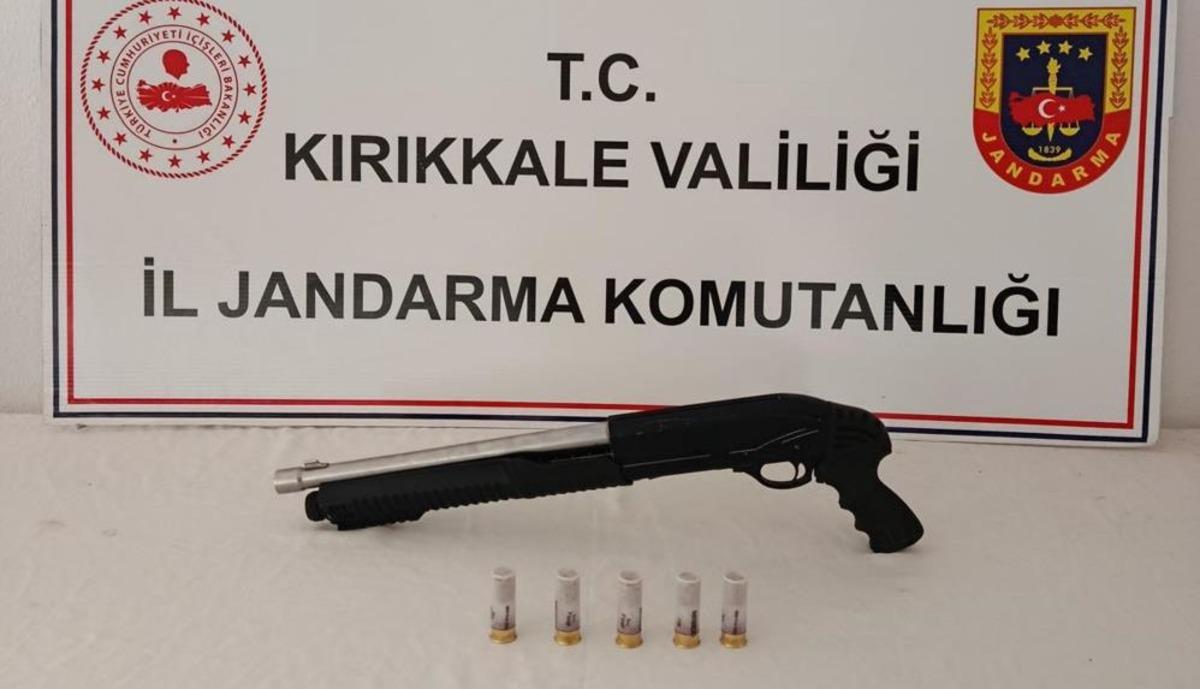 Jandarmadan d&uuml;ğ&uuml;n magandalarına anında m&uuml;dahale: 2 g&ouml;zaltı 2