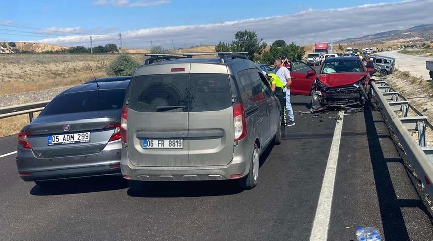 Kırıkkale'de zincirleme kaza: 3 yaralı