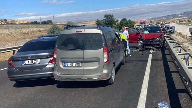 Kırıkkale'de zincirleme kaza: 3 yaralı