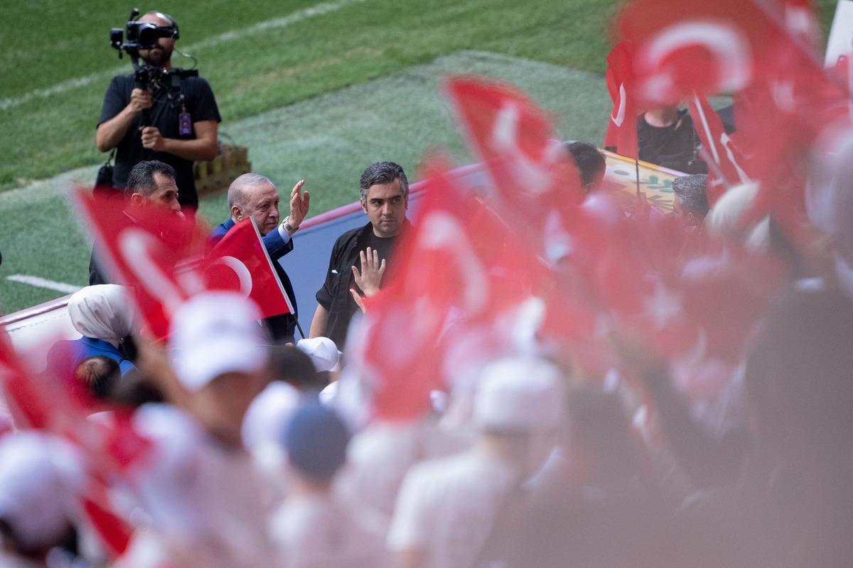 T&Uuml;GVA programında konuşan Cumhurbaşkanı Erdoğan: "T&uuml;rkiye nin yarınlarını &uuml;&ccedil; beş kendini bilmeze yem ettirmeyiz" 3