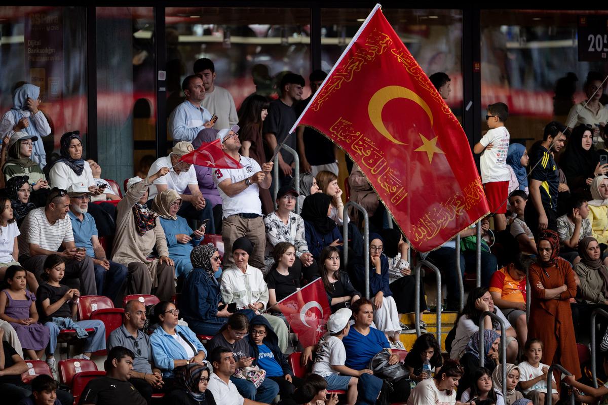 T&Uuml;GVA programında konuşan Cumhurbaşkanı Erdoğan: "T&uuml;rkiye nin yarınlarını &uuml;&ccedil; beş kendini bilmeze yem ettirmeyiz" 4